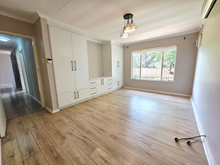 5 Bedroom Property for Sale in Pellissier Free State